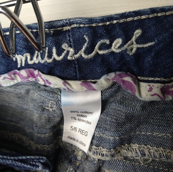 Maurices original dark wash denim capris zip button close. Size 5/6 - Picture 9 of 12